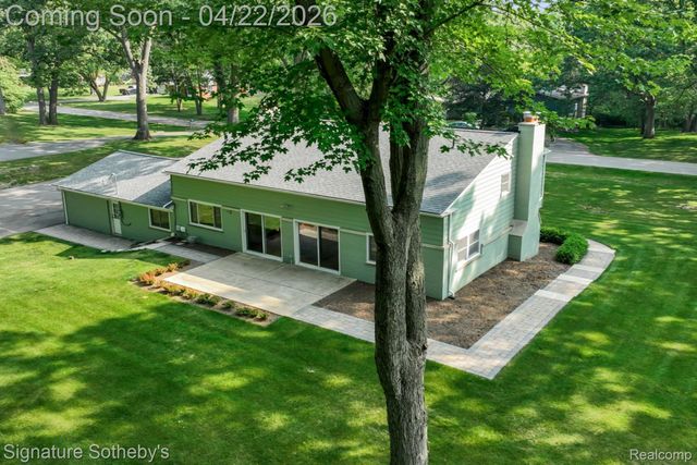 2593 S Christian Hills Drive, Rochester Hills, MI 48309