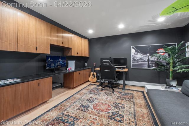 2593 S Christian Hills Drive, Rochester Hills, MI 48309