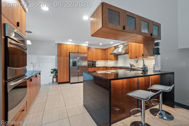 2593 S Christian Hills Drive, Rochester Hills, MI 48309