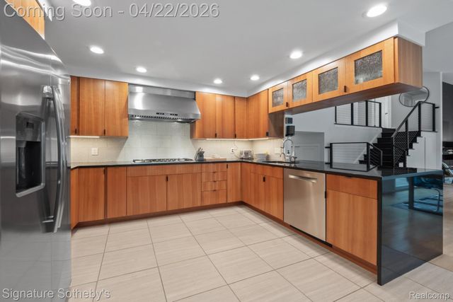 2593 S Christian Hills Drive, Rochester Hills, MI 48309