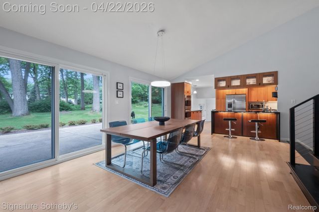 2593 S Christian Hills Drive, Rochester Hills, MI 48309