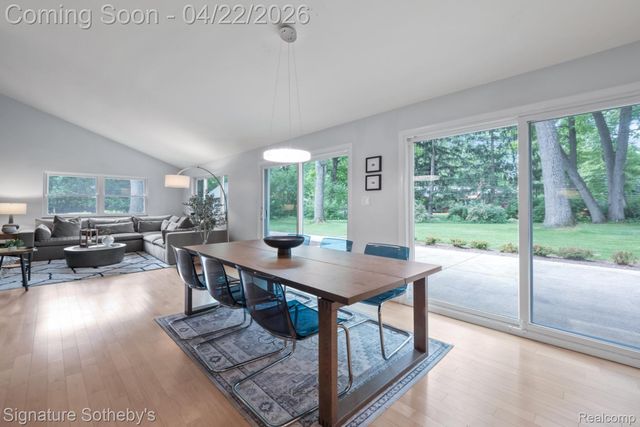 2593 S Christian Hills Drive, Rochester Hills, MI 48309