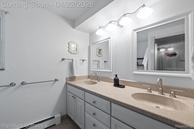 2593 S Christian Hills Drive, Rochester Hills, MI 48309