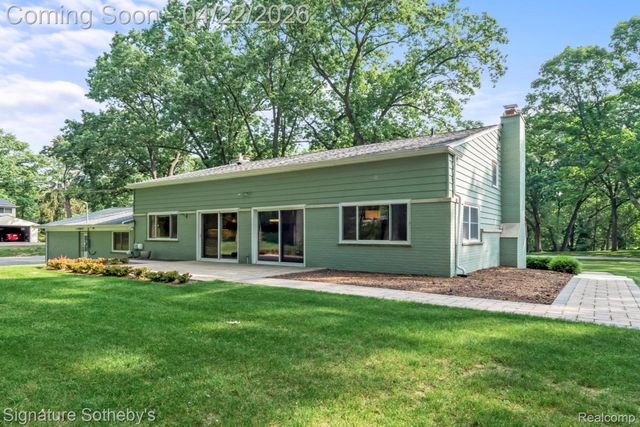 2593 S Christian Hills Drive, Rochester Hills, MI 48309