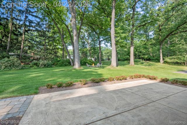 2593 S Christian Hills Drive, Rochester Hills, MI 48309
