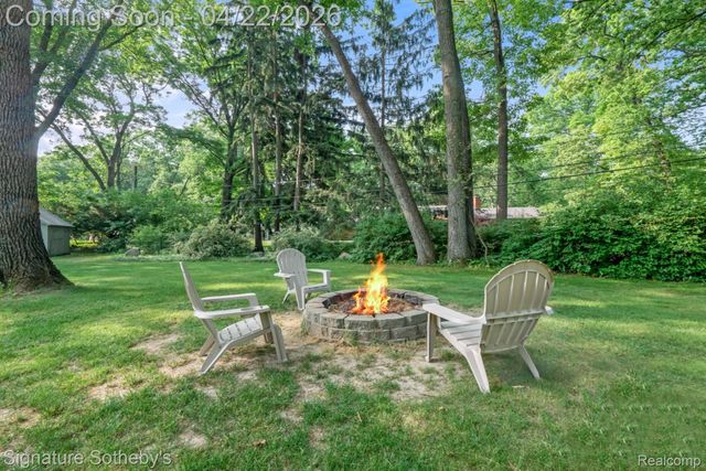 2593 S Christian Hills Drive, Rochester Hills, MI 48309