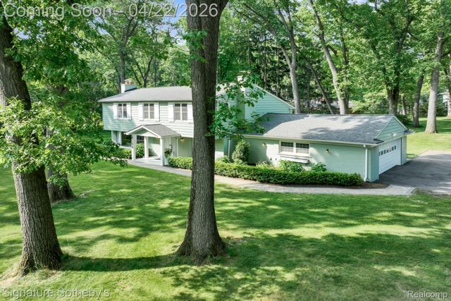 2593 S Christian Hills Drive, Rochester Hills, MI 48309