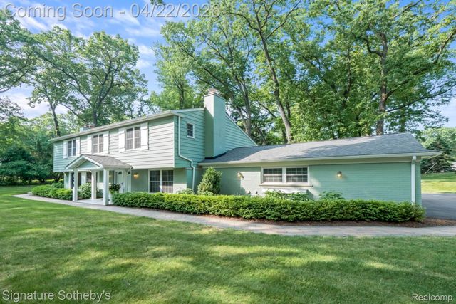 2593 S Christian Hills Drive, Rochester Hills, MI 48309