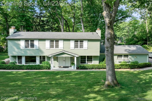 2593 S Christian Hills Drive, Rochester Hills, MI 48309