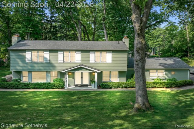 2593 S Christian Hills Drive, Rochester Hills, MI 48309
