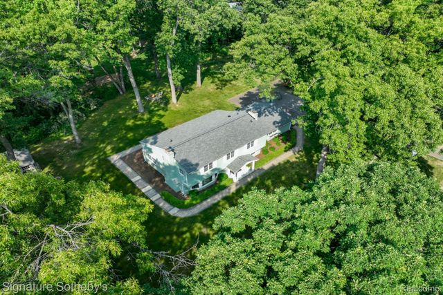 2593 S Christian Hills Drive, Rochester Hills, MI 48309