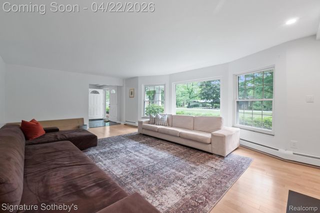 2593 S Christian Hills Drive, Rochester Hills, MI 48309