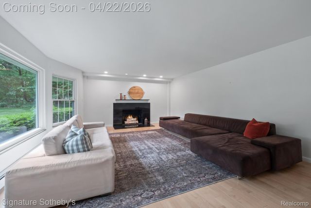 2593 S Christian Hills Drive, Rochester Hills, MI 48309