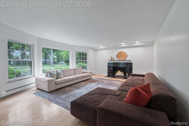 2593 S Christian Hills Drive, Rochester Hills, MI 48309