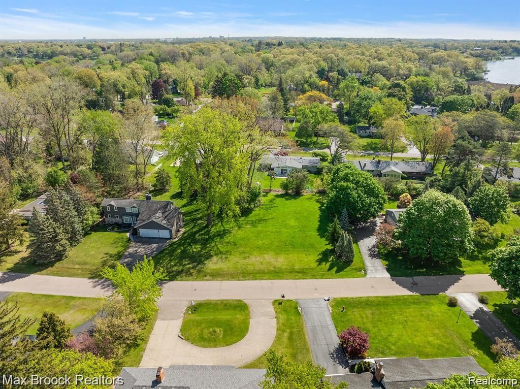 0000 Pine Ridge Road, West Bloomfield Charter Township, MI 48324