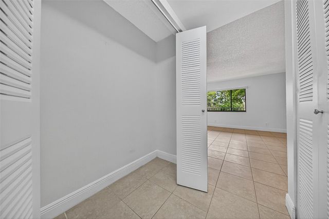 913 Meadows Circle 913, Boynton Beach, FL 33436