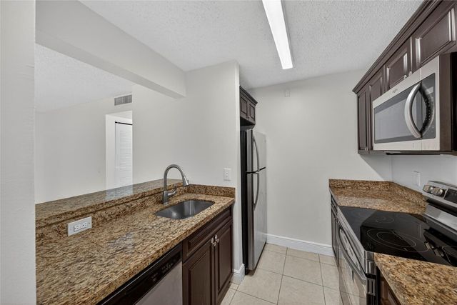 913 Meadows Circle 913, Boynton Beach, FL 33436