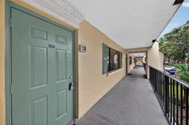 913 Meadows Circle 913, Boynton Beach, FL 33436