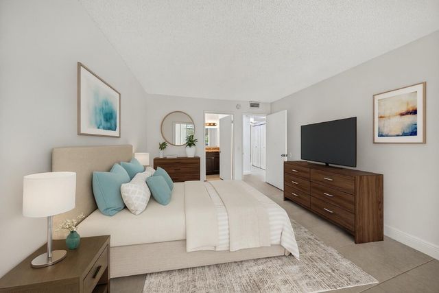 913 Meadows Circle 913, Boynton Beach, FL 33436