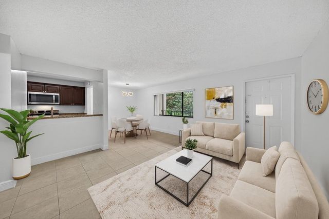 913 Meadows Circle 913, Boynton Beach, FL 33436