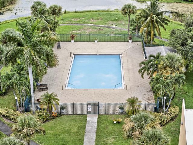 913 Meadows Circle 913, Boynton Beach, FL 33436