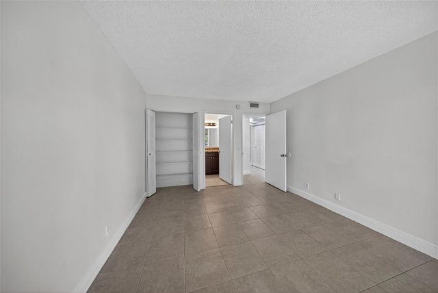 913 Meadows Circle 913, Boynton Beach, FL 33436