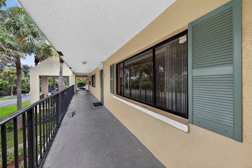 913 Meadows Circle 913, Boynton Beach, FL 33436