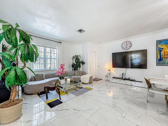 5524 Boynton Gardens Drive, Boynton Beach, FL 33437