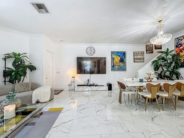 5524 Boynton Gardens Drive, Boynton Beach, FL 33437