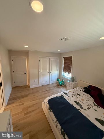 914 JAMES AVE, Cinnaminson, NJ 08077