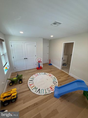 914 JAMES AVE, Cinnaminson, NJ 08077