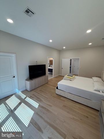 914 JAMES AVE, Cinnaminson, NJ 08077