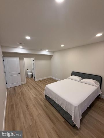 914 JAMES AVE, Cinnaminson, NJ 08077