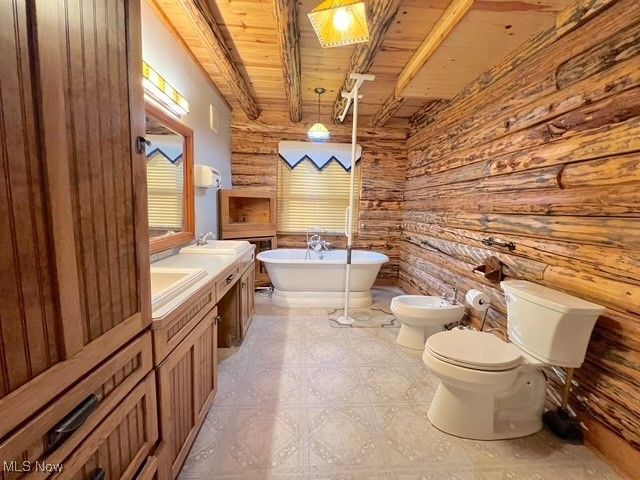 8885 Locust Street SW, Sherrodsville, OH 44675