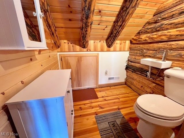 8885 Locust Street SW, Sherrodsville, OH 44675