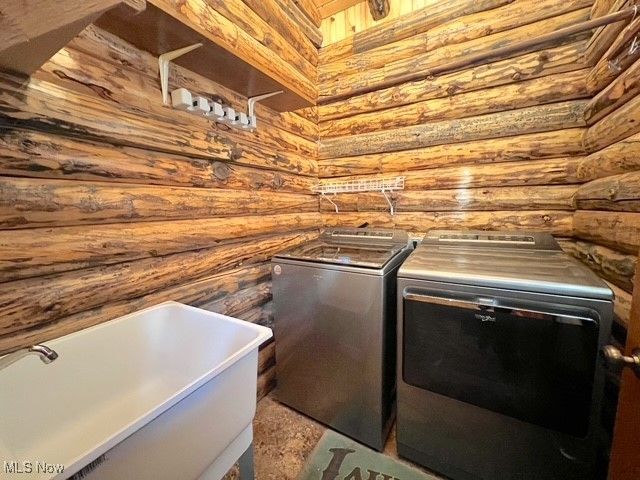 8885 Locust Street SW, Sherrodsville, OH 44675