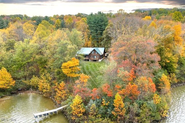 8885 Locust Street SW, Sherrodsville, OH 44675