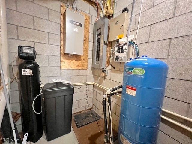 8885 Locust Street SW, Sherrodsville, OH 44675