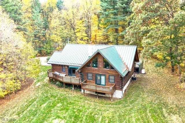 8885 Locust Street SW, Sherrodsville, OH 44675