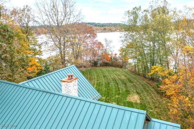 8885 Locust Street SW, Sherrodsville, OH 44675