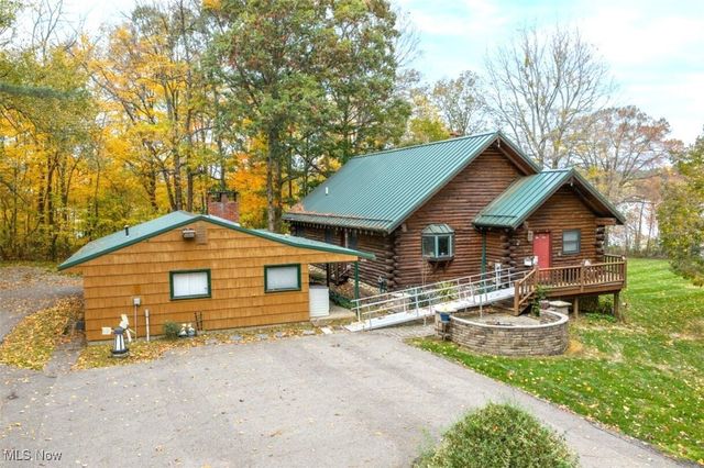 8885 Locust Street SW, Sherrodsville, OH 44675