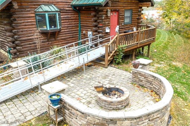 8885 Locust Street SW, Sherrodsville, OH 44675