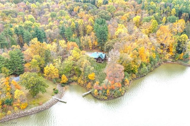 8885 Locust Street SW, Sherrodsville, OH 44675