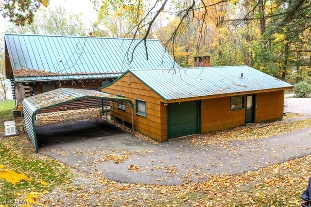 8885 Locust Street SW, Sherrodsville, OH 44675