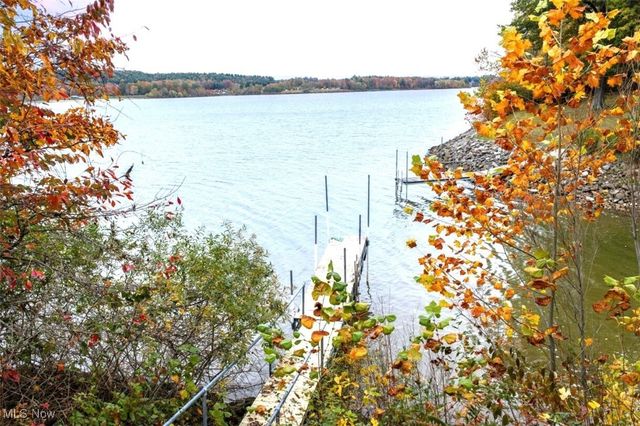 8885 Locust Street SW, Sherrodsville, OH 44675