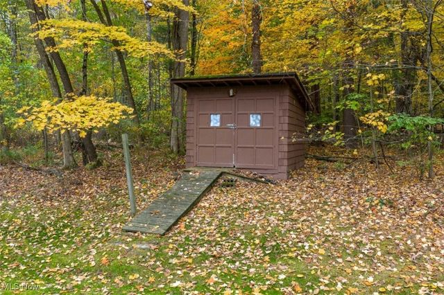 8885 Locust Street SW, Sherrodsville, OH 44675