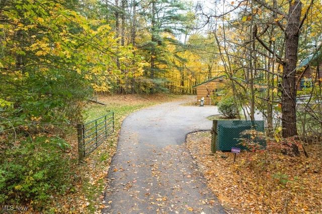 8885 Locust Street SW, Sherrodsville, OH 44675