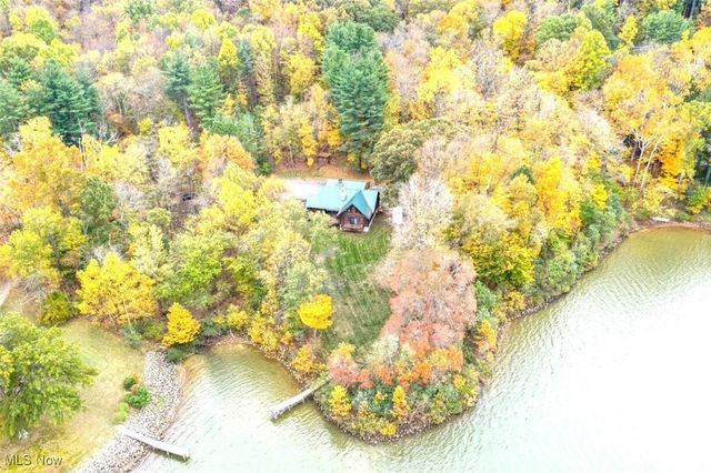 8885 Locust Street SW, Sherrodsville, OH 44675