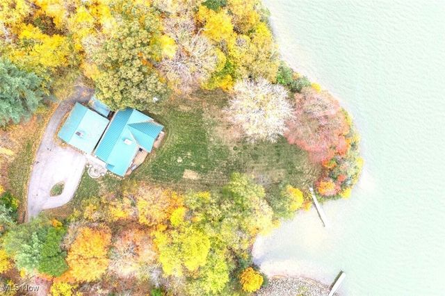 8885 Locust Street SW, Sherrodsville, OH 44675