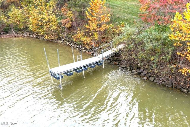 8885 Locust Street SW, Sherrodsville, OH 44675